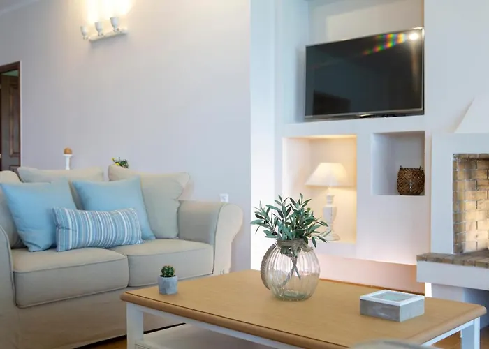 Arokaria House Case de vacanță